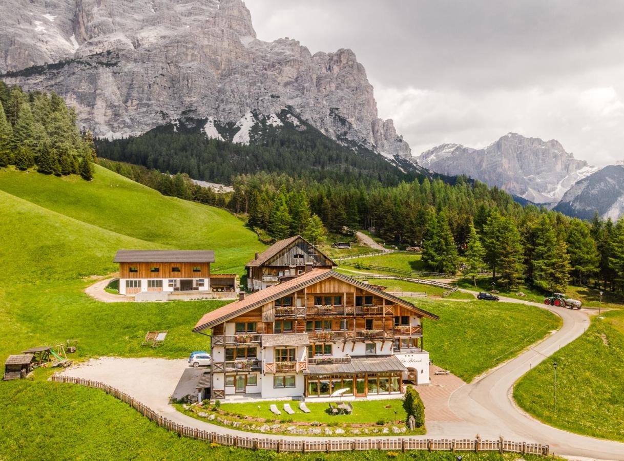 B&B - Hotel Ciasa Rue Blanch San Cassiano  Buitenkant foto
