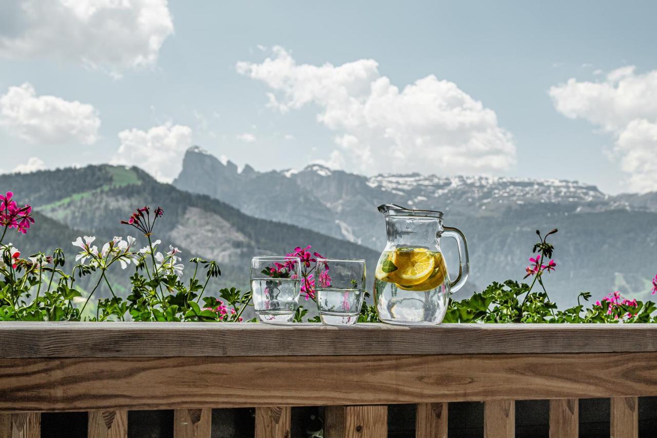 B&B - Hotel Ciasa Rue Blanch San Cassiano  Buitenkant foto