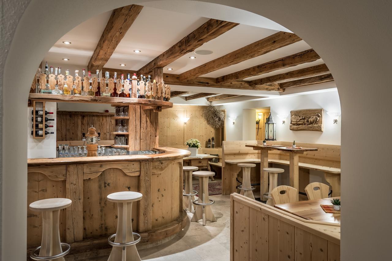 B&B - Hotel Ciasa Rue Blanch San Cassiano  Buitenkant foto