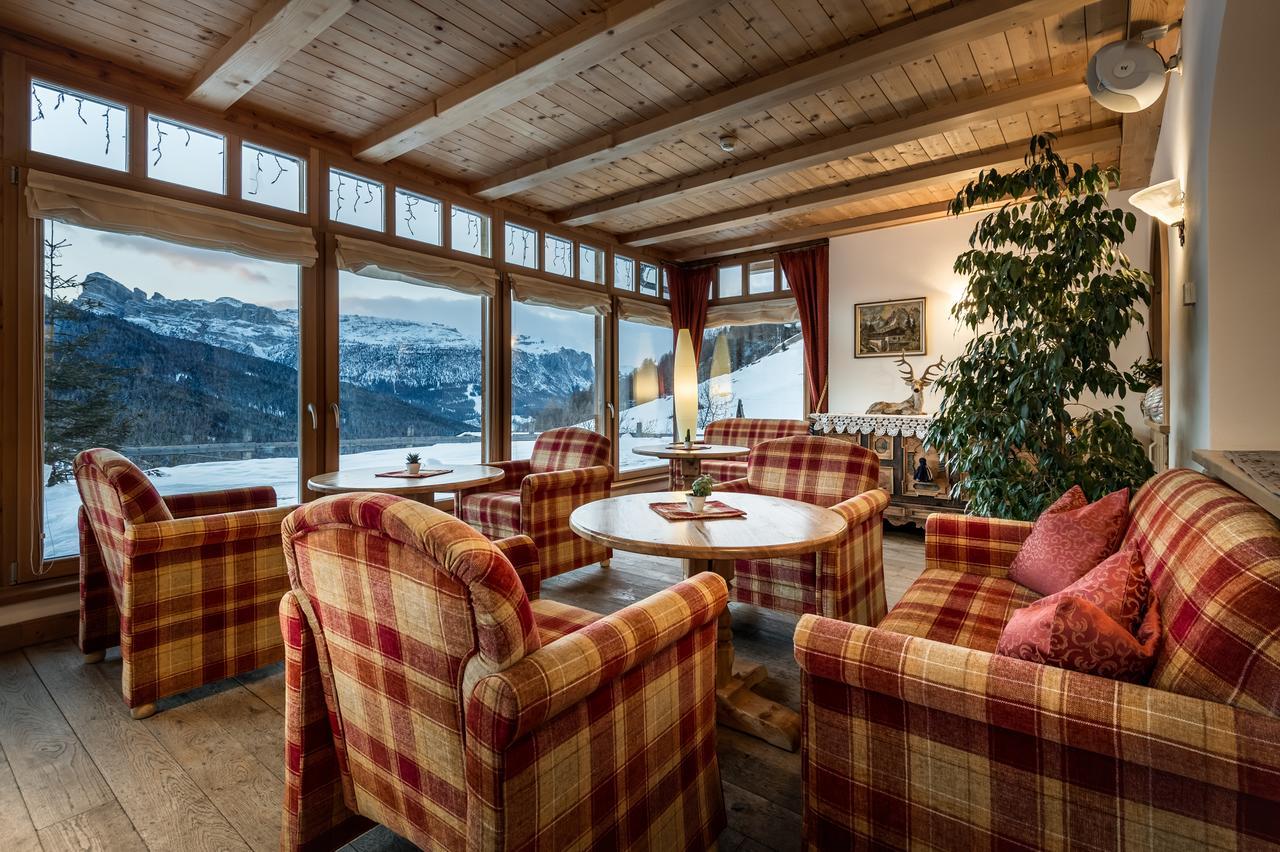 B&B - Hotel Ciasa Rue Blanch San Cassiano  Buitenkant foto