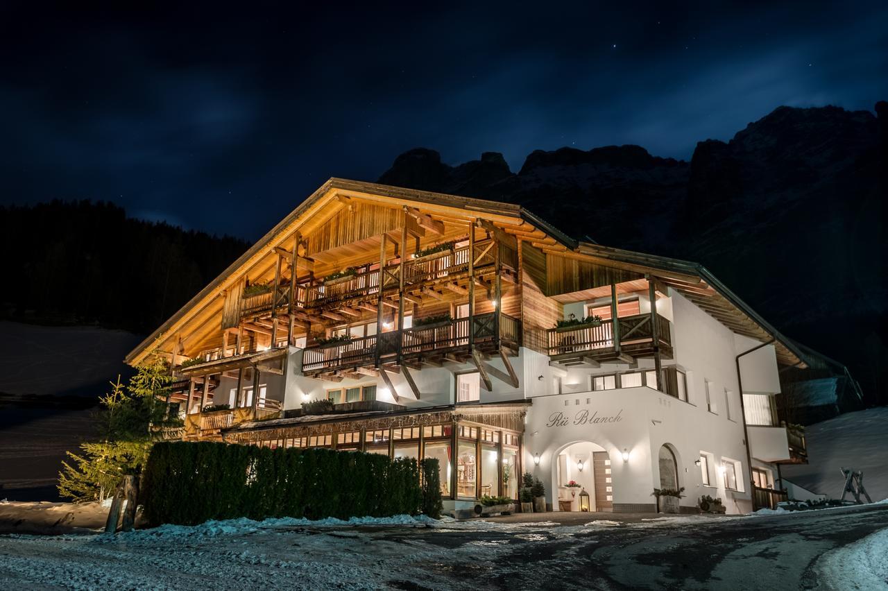 B&B - Hotel Ciasa Rue Blanch San Cassiano  Buitenkant foto