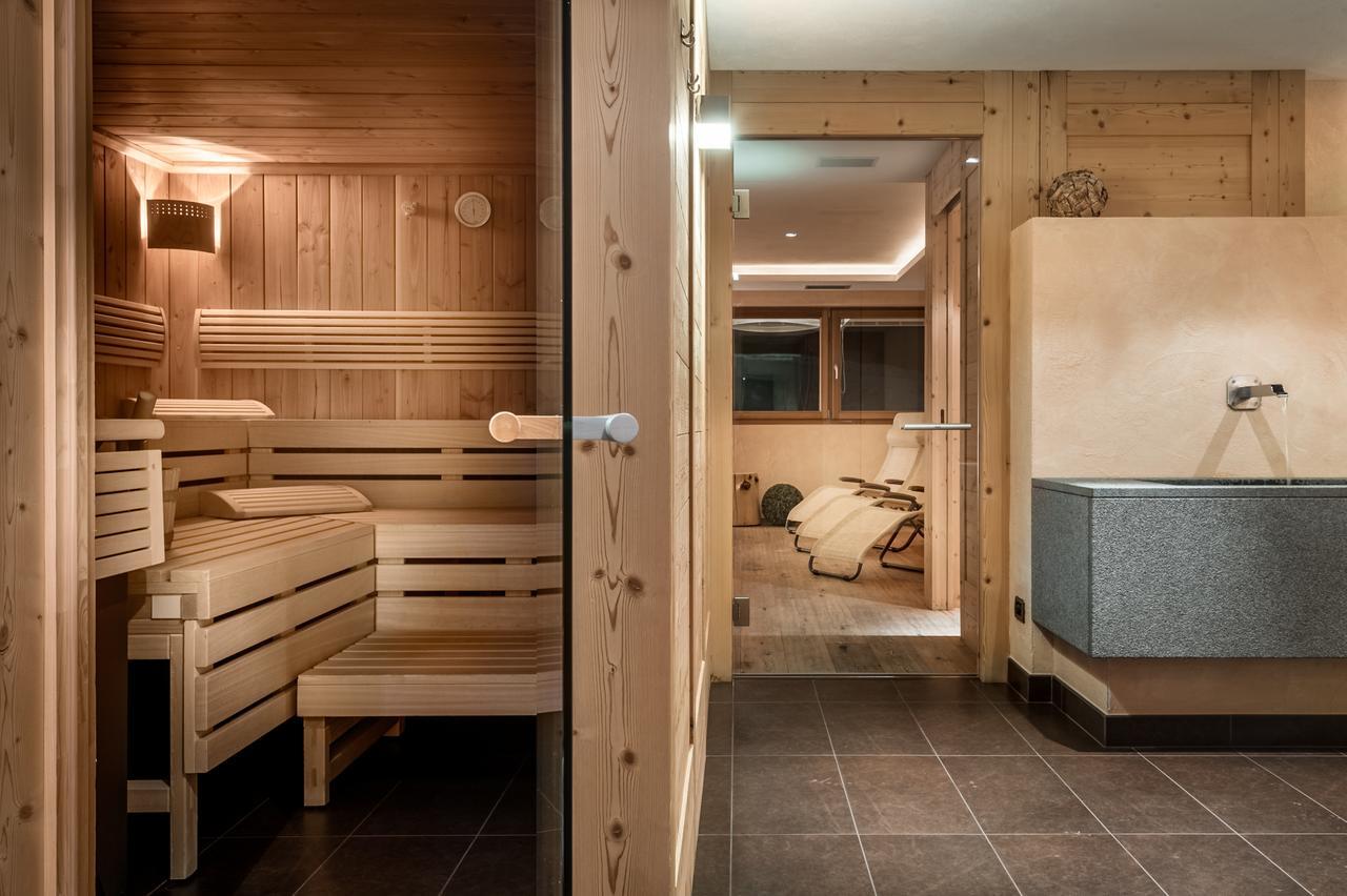 B&B - Hotel Ciasa Rue Blanch San Cassiano  Buitenkant foto