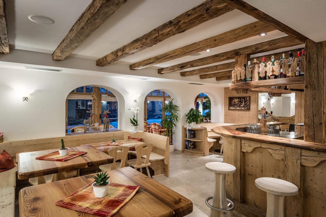 B&B - Hotel Ciasa Rue Blanch San Cassiano  Buitenkant foto