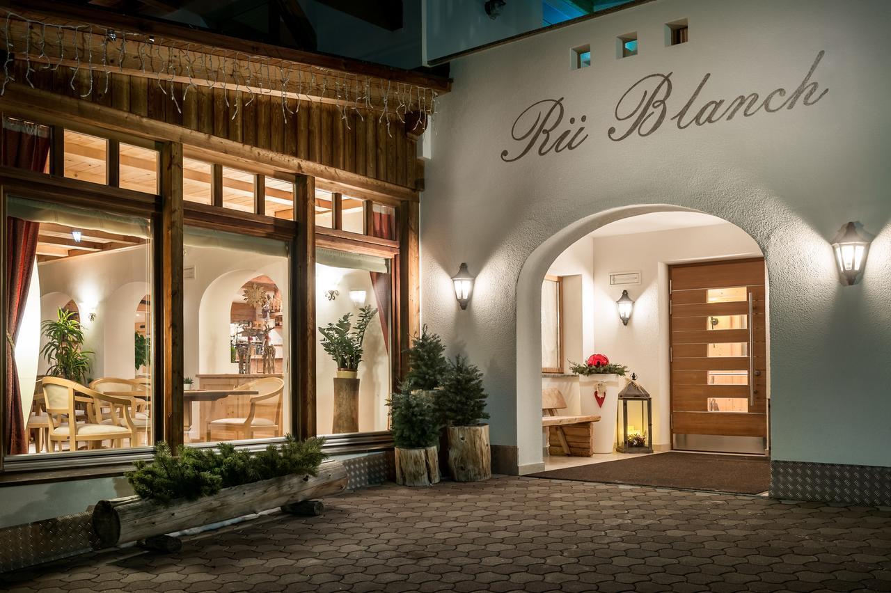 B&B - Hotel Ciasa Rue Blanch San Cassiano  Buitenkant foto