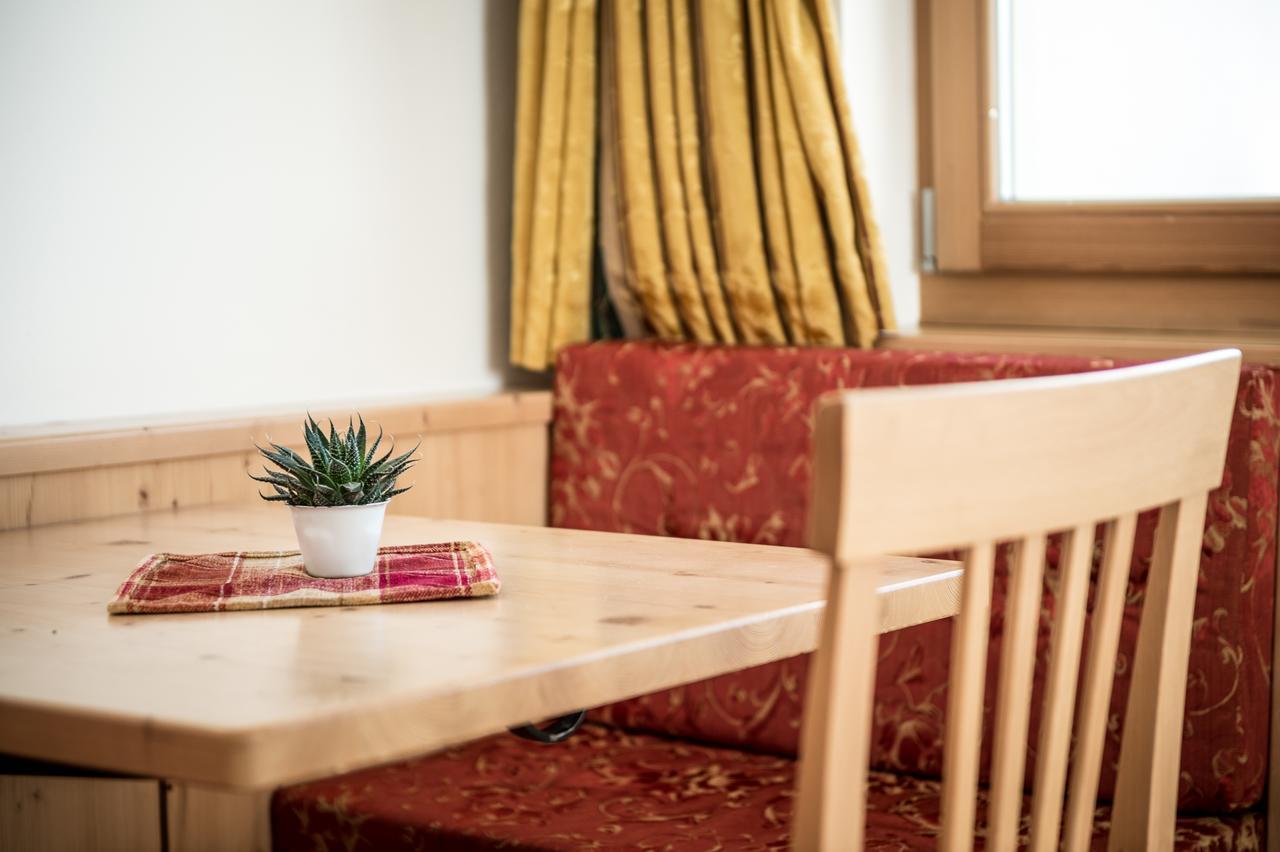 B&B - Hotel Ciasa Rue Blanch San Cassiano  Buitenkant foto