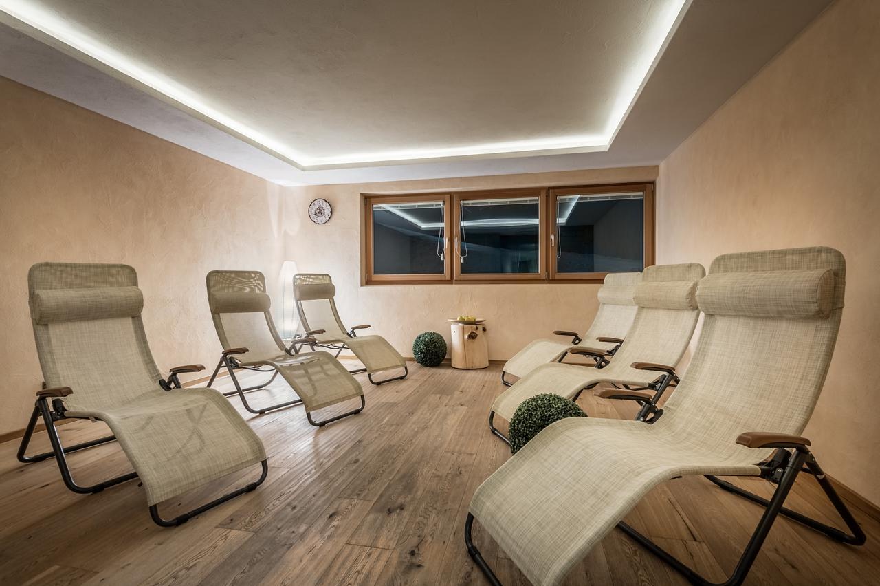 B&B - Hotel Ciasa Rue Blanch San Cassiano  Buitenkant foto