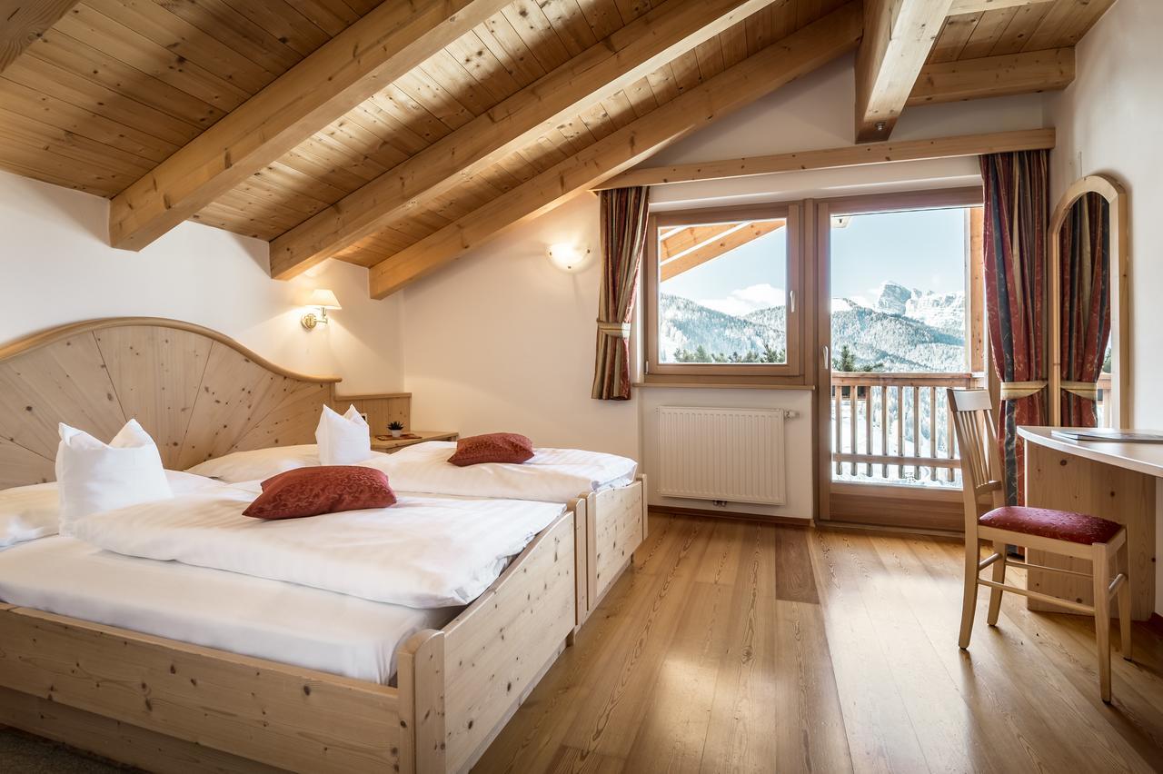 B&B - Hotel Ciasa Rue Blanch San Cassiano  Buitenkant foto